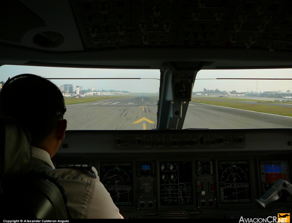 TI-BCF - Embraer 190-100IGW - TACA International Airlines