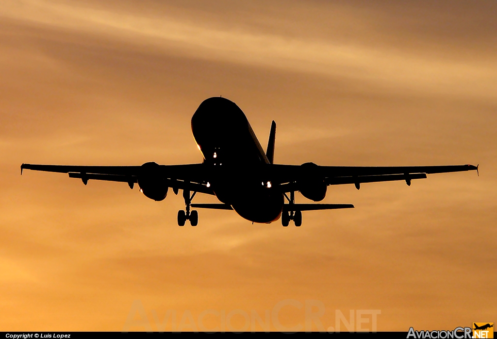 LV-BFO - Airbus A320-233 - LAN Argentina