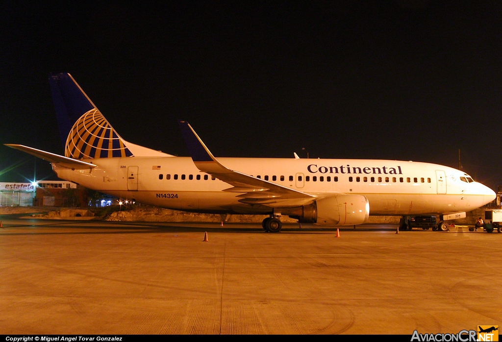 N14324 - Boeing 737-3T0 - Continental Airlines