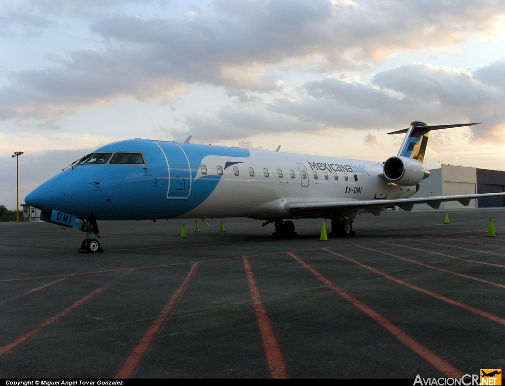 XA-DMI - Canadair CL-600-2B19 Regional Jet CRJ-200ER - Mexicana Link