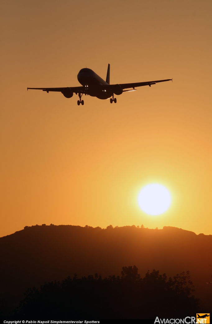 EC-KLT - Airbus A320-216 - Vueling