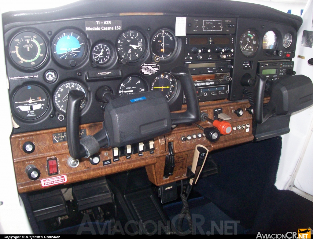 TI-AZR - Cessna 152 II - Privado