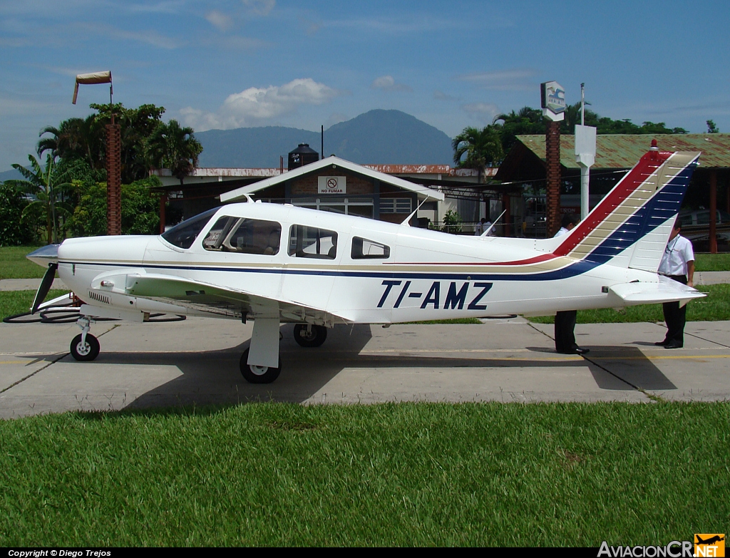 TI-AMZ - Piper PA-28R-200 Arrow - Privado