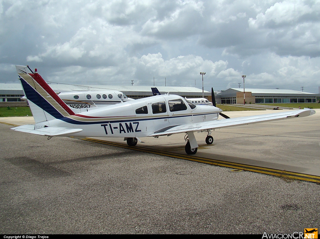 TI-AMZ - Piper PA-28R-200 Arrow - Privado