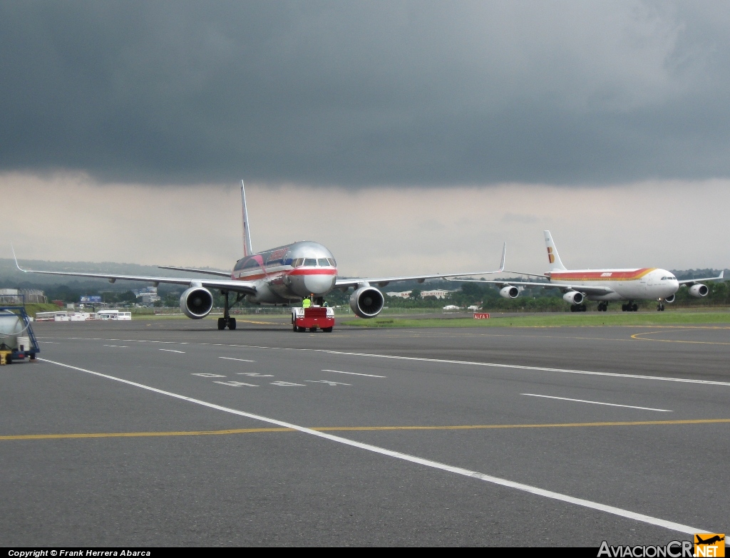 N664AA - Boeing 757-223 - American Airlines