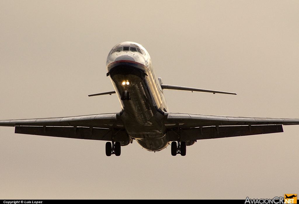 LV-BTW - McDonnell Douglas MD-88 - Austral Líneas Aéreas