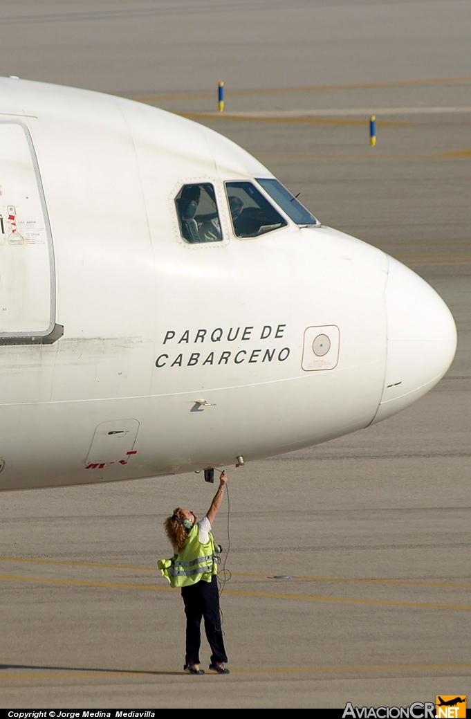 EC-HDP - Airbus A320-214 - Iberia