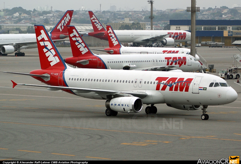 PT-MZR - Airbus A320-231 - TAM