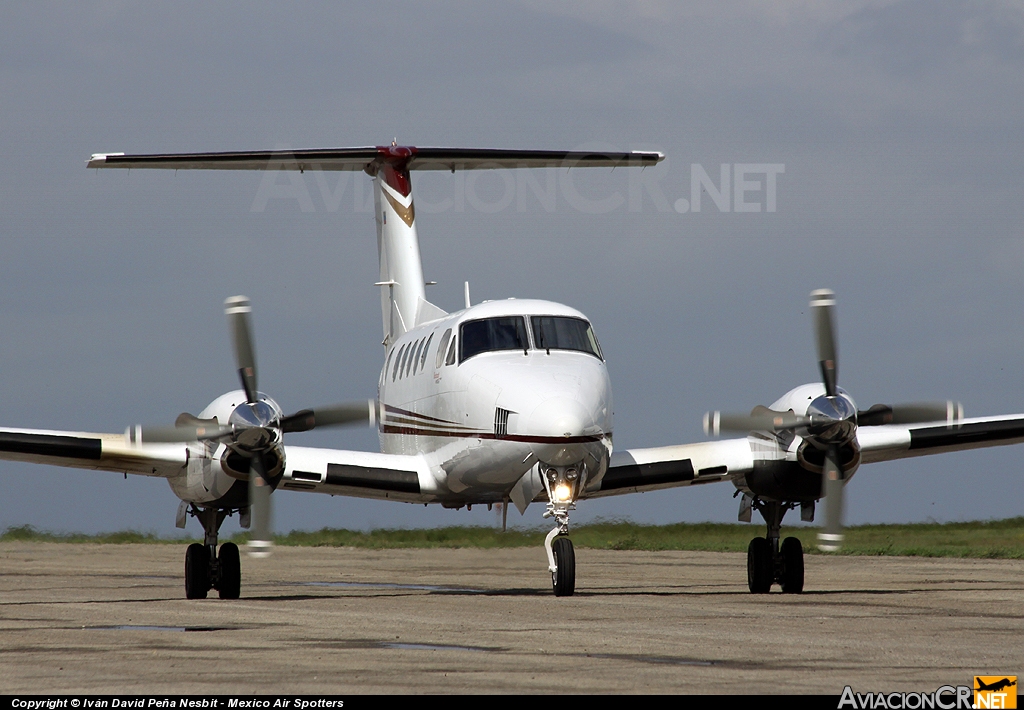 YV2392 - Beechcraft Super King Air 200 - Privado