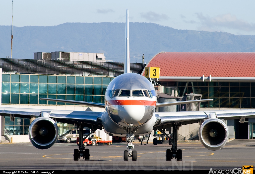 N676AN - Boeing 757-223 - American Airlines