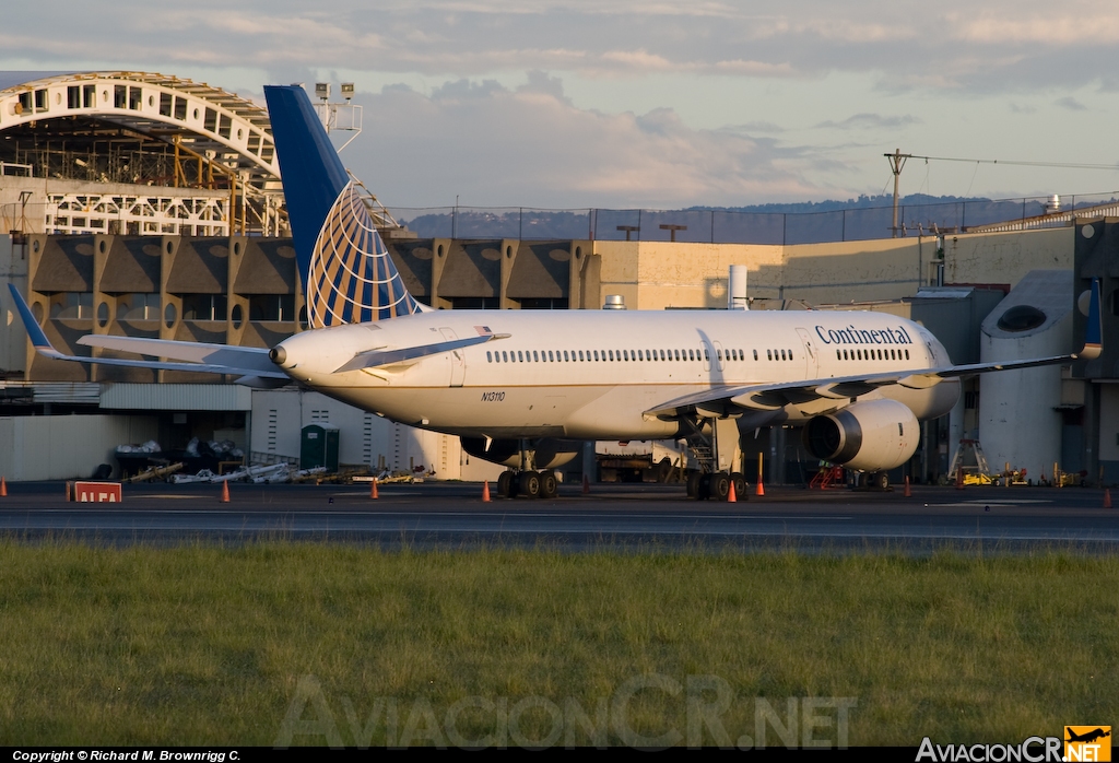 N13110 - Boeing 757-224 - Continental Airlines