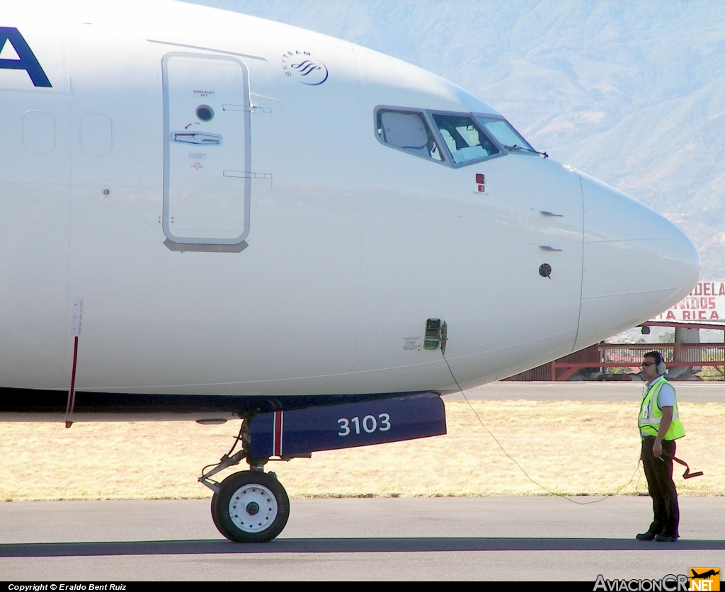 N303DQ - Boeing 737-732 - Delta Air Lines