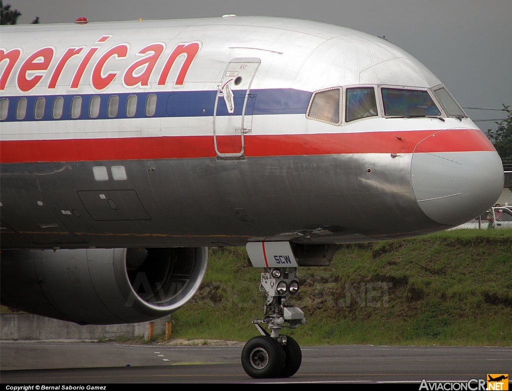 N672AA - Boeing 757-223 - American Airlines