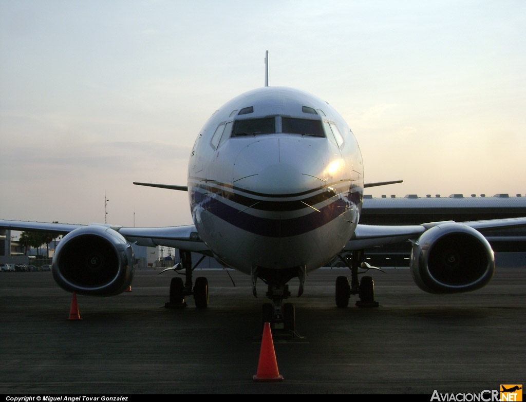 N801TJ - Boeing 737-4B7 - Privado