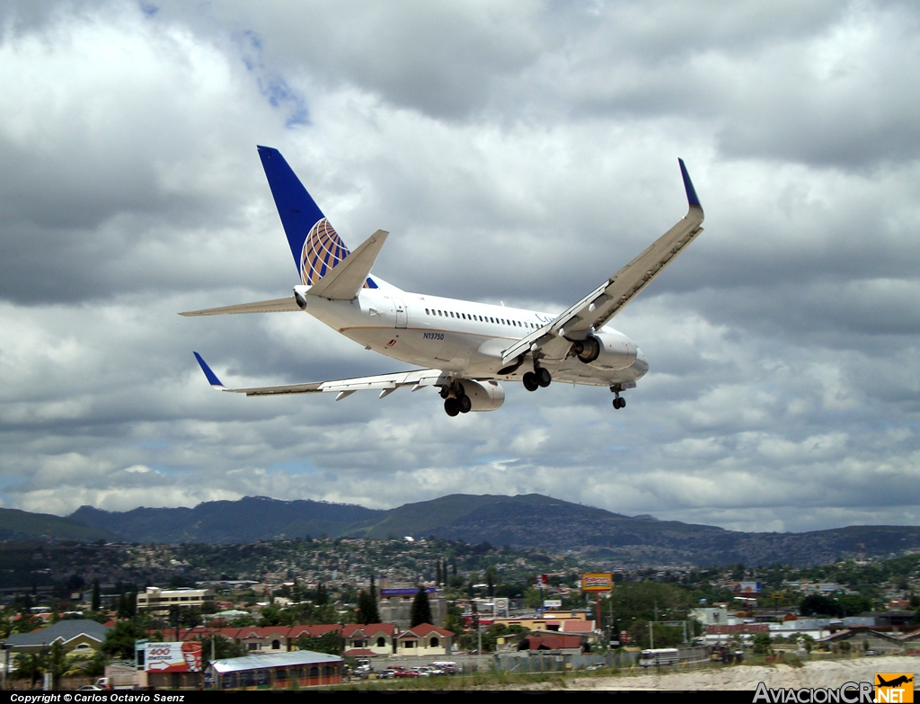 N13750 - Boeing 737-724 - Continental Airlines