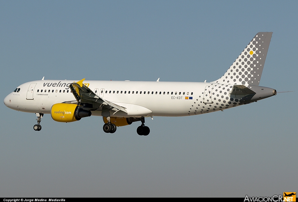 EC-KDT - Airbus A320-216 - Vueling