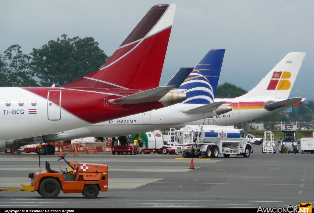 TI-BCG - Embraer 190-100IGW - TACA International Airlines