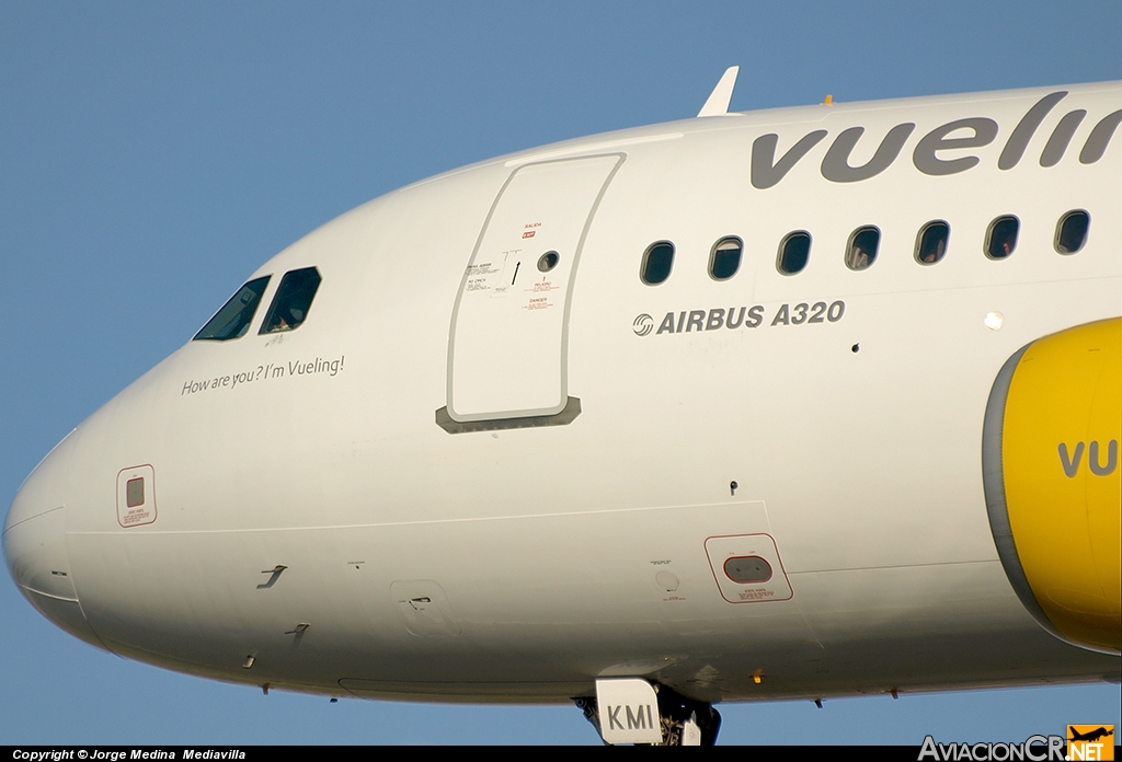 EC-KMI - Airbus A320-216 - Vueling