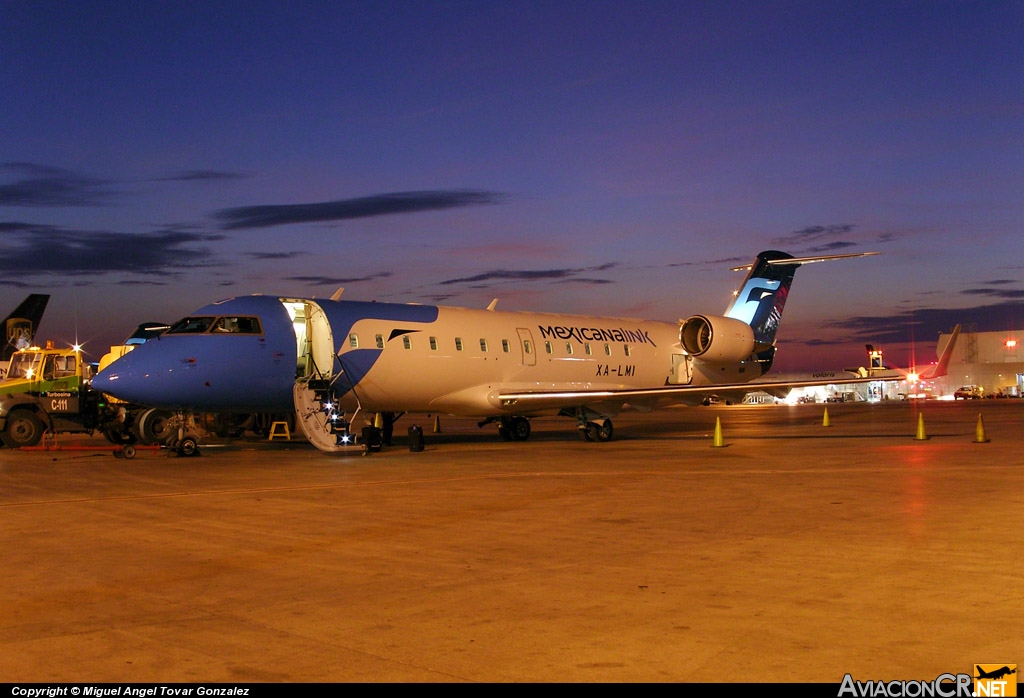 XA-LMI - Canadair CL-600-2B19 Regional Jet CRJ-200ER - Mexicana Link