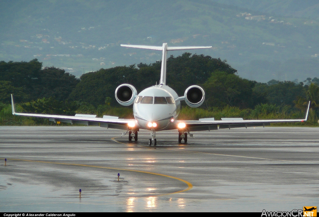 N404HG - Canadair CL-600-2B16 Challenger 601-3A - Kimberly Clark