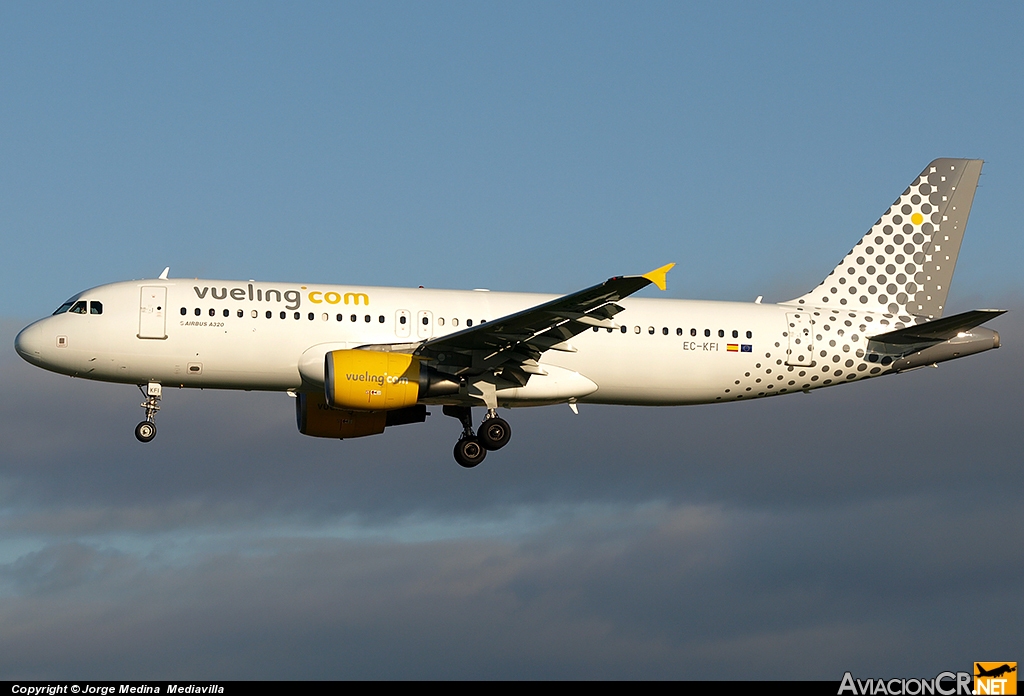 EC-KFI - Airbus A320-216 - Vueling