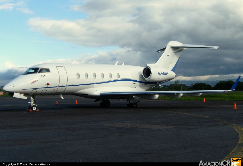 N743E - Bombardier BD-100-1A10 - Privado