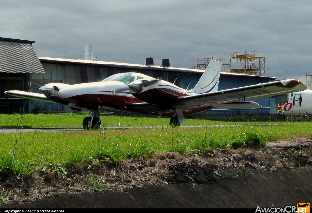 TI-ALH - Piper PA-34-200T Seneca II - ECDEA - Escuela Costarricense de Aviación