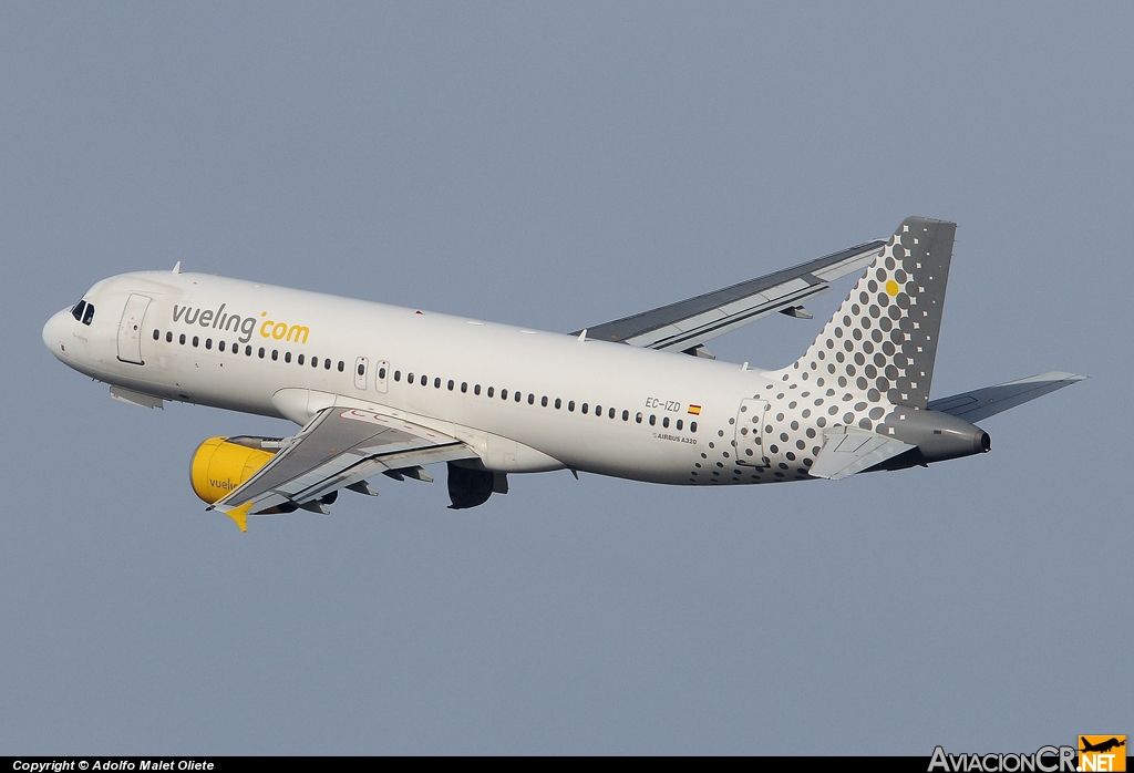 EC-IZD - Airbus A320-214 - Vueling