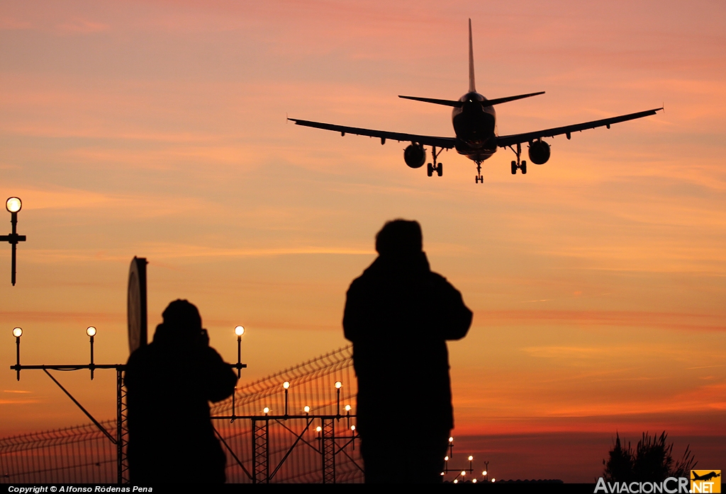 EC-KRH - Airbus A320-214 - Vueling