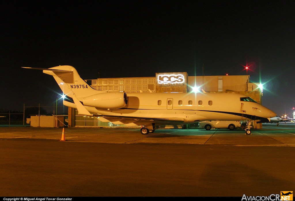 N3975A - Bombardier BD100-1A10 Challenger 300 - Privado