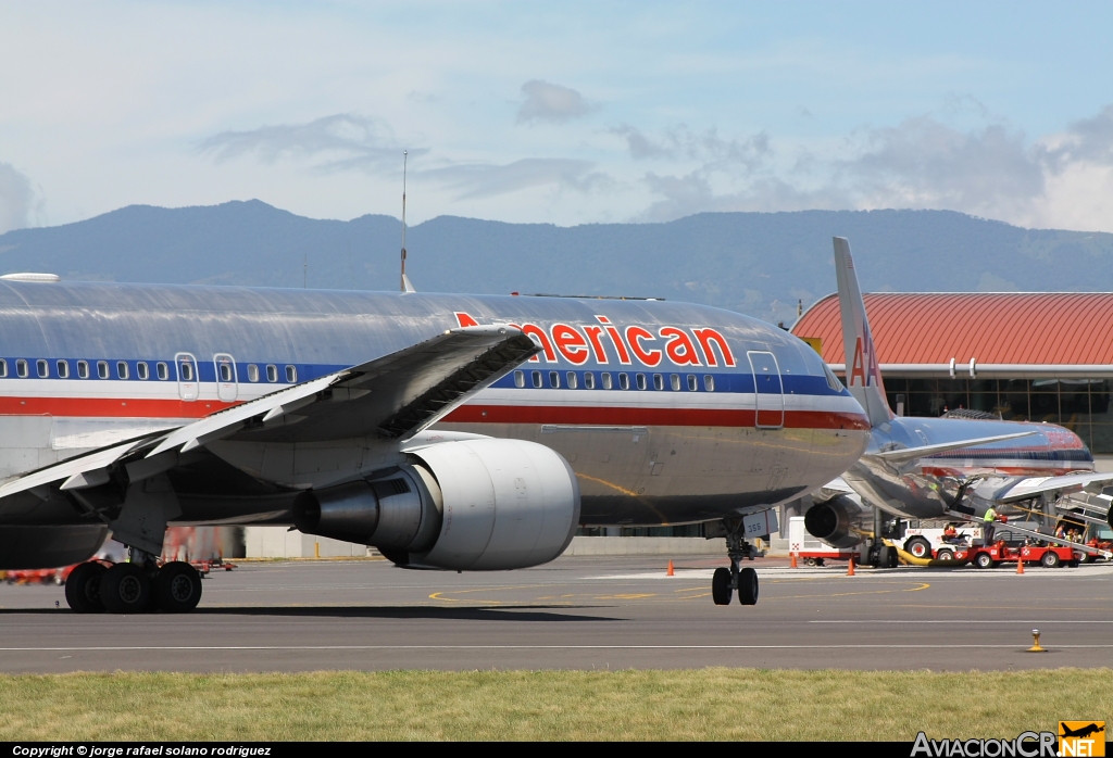 N39356 - Boeing 767-323/ER - American Airlines