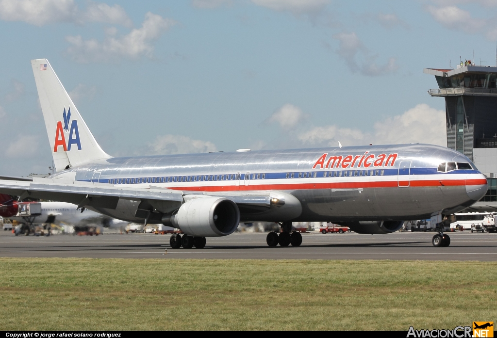 N39356 - Boeing 767-323/ER - American Airlines