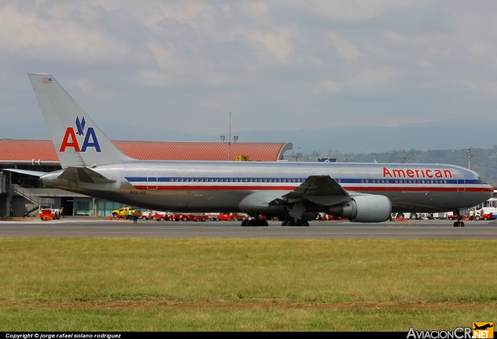 N39365 - Boeing 767-323 - American Airlines