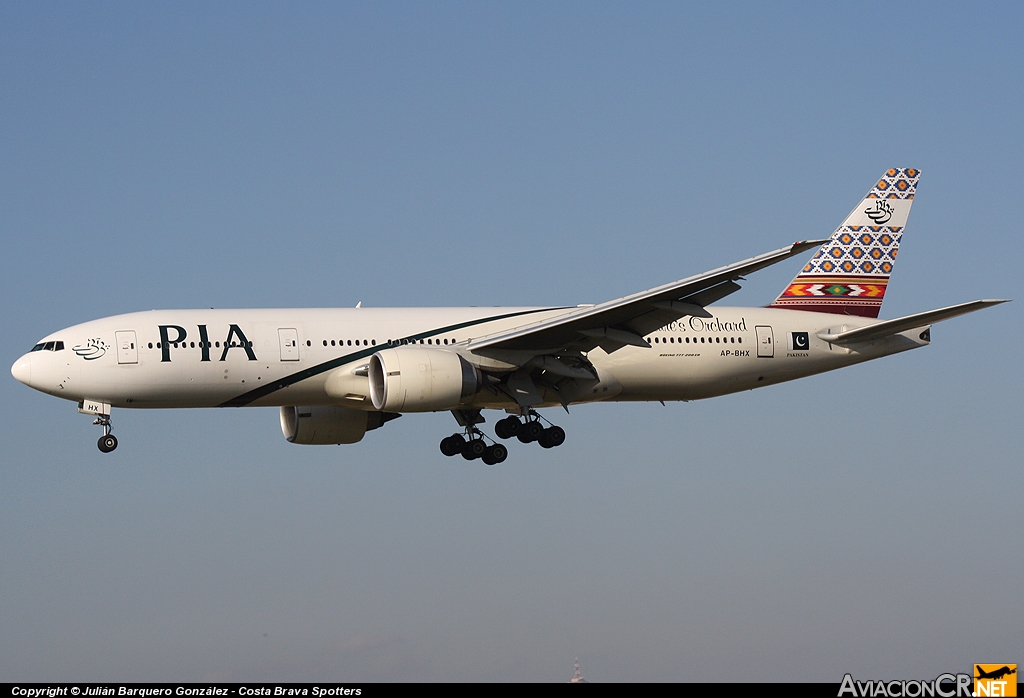 AP-BHX - Boeing 777-240/ER - Pakistan International Airlines (PIA)