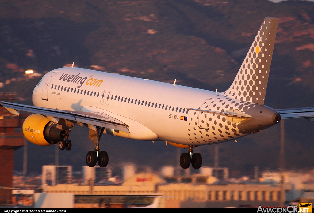 EC-HQL - Airbus A320-214 - Vueling