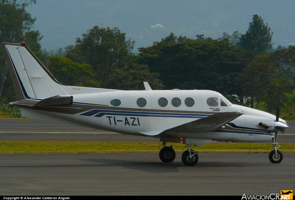 TI-AZI - Beechcraft 90 King Air - Privado
