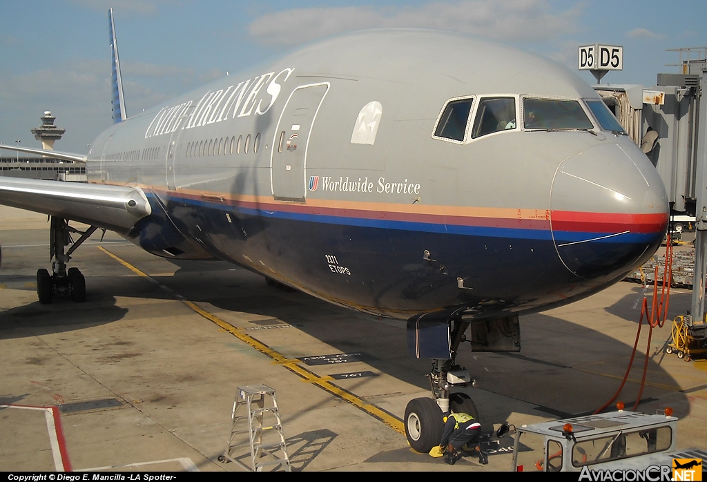  - Boeing 777-222/ER - United Airlines