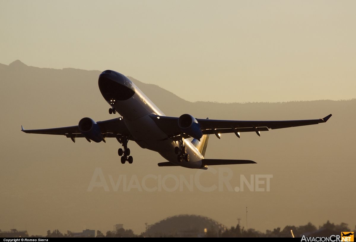 XA-MXQ - Airbus A330-243 - Mexicana