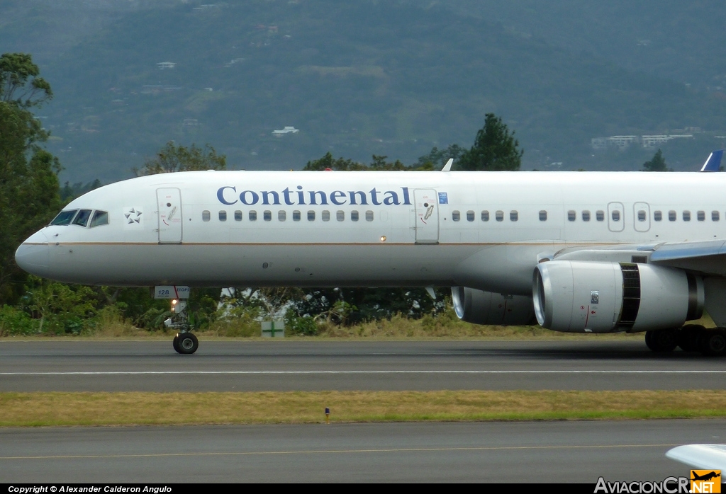 N17128 - Boeing 757-224 - Continental Airlines