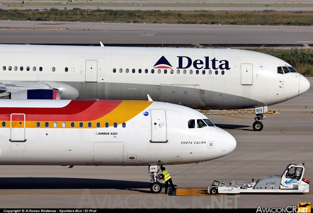 EC-IGK - Airbus A321-211 - Iberia