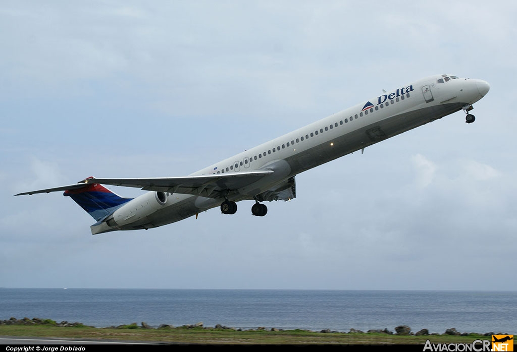 N988DL - McDonnell Douglas MD-88 - Delta Air Lines