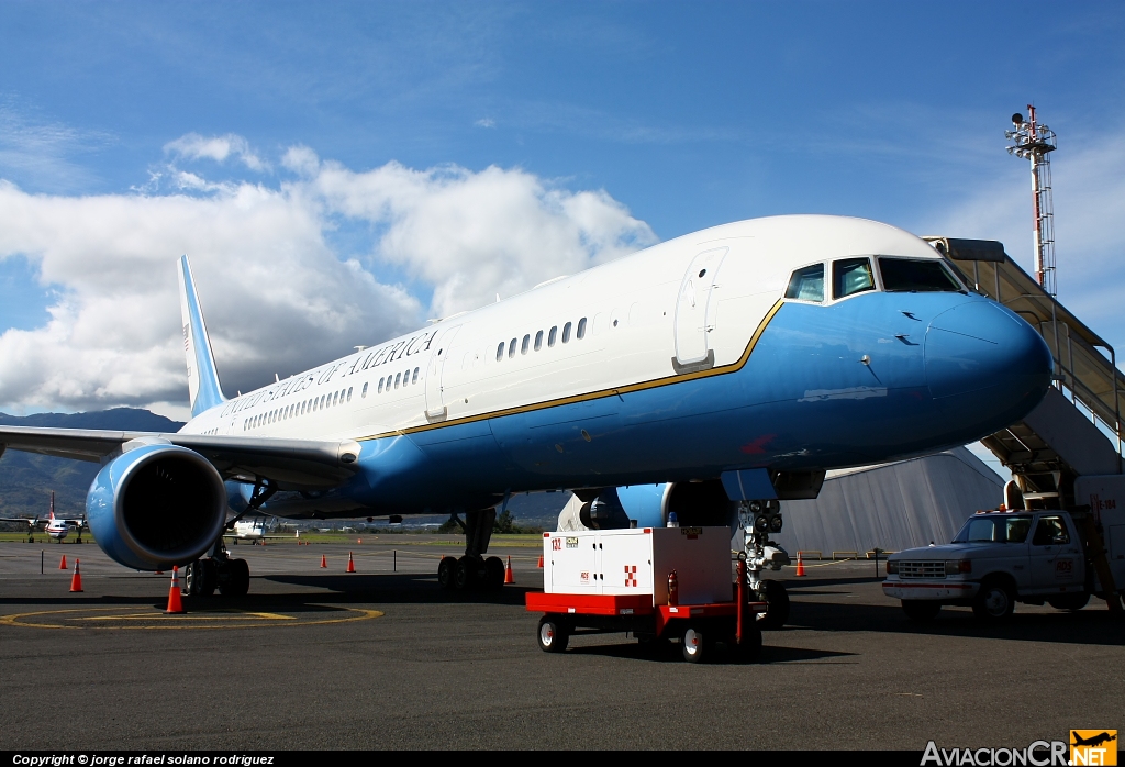98-0001 - Boeing C-32A (757-2G4) - USAF - United States Air Force - Fuerza Aerea de EE.UU
