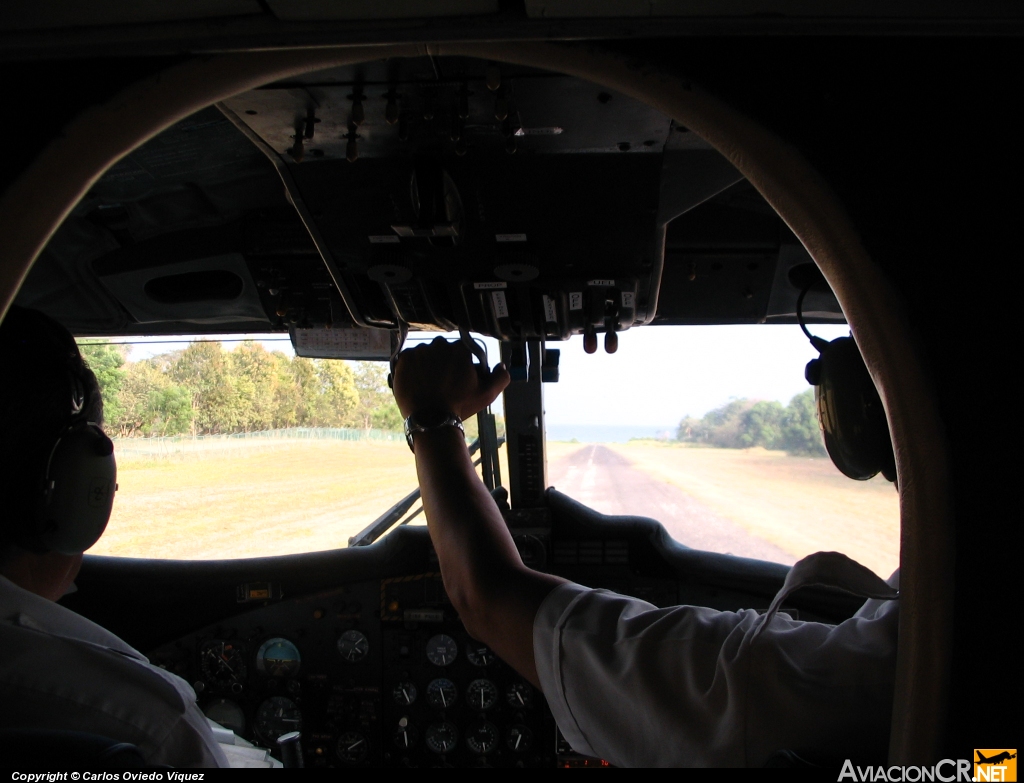 TI-ATZ - De Havilland Canada DHC-6-200 Twin Otter - Aviones Taxi Aéreo S.A (ATASA)