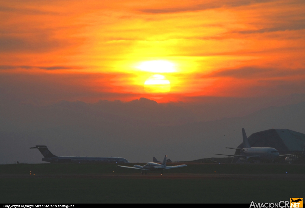 TI-ALH - Piper PA-34-200T Seneca II - ECDEA - Escuela Costarricense de Aviación
