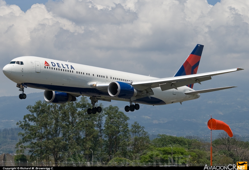 N1605 - Boeing 767-322/ER - Delta Airlines