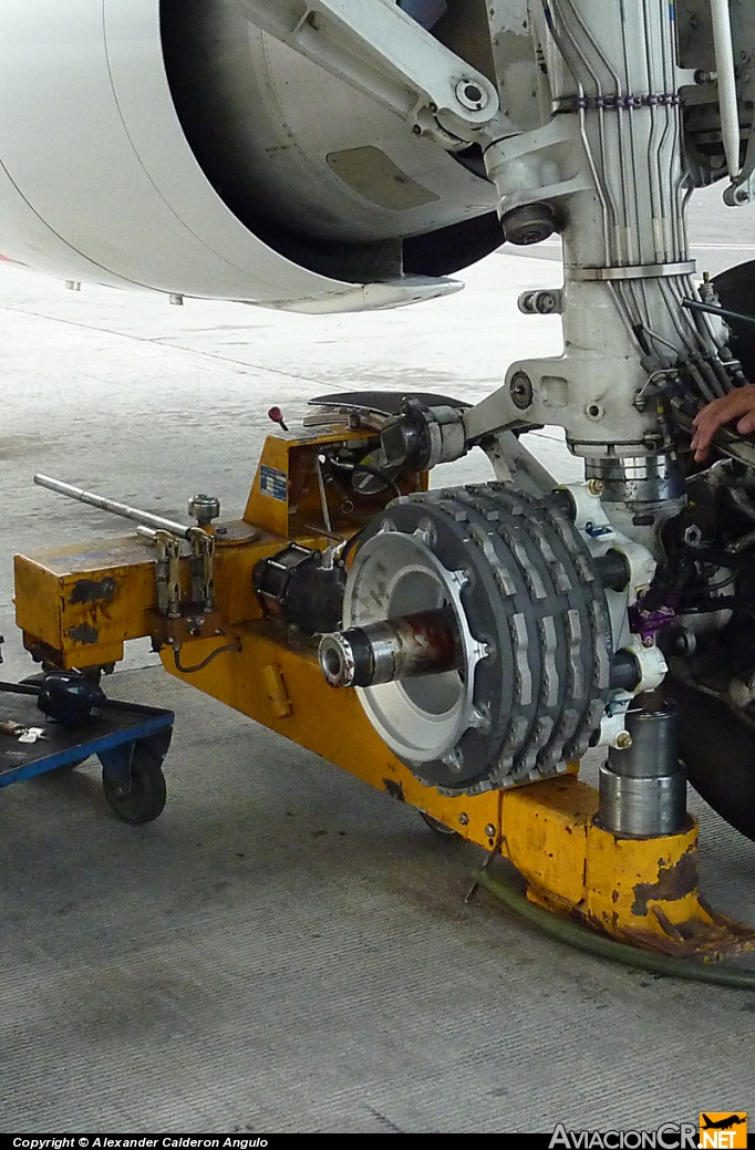 TI-BCF - Embraer 190-100IGW - TACA International Airlines