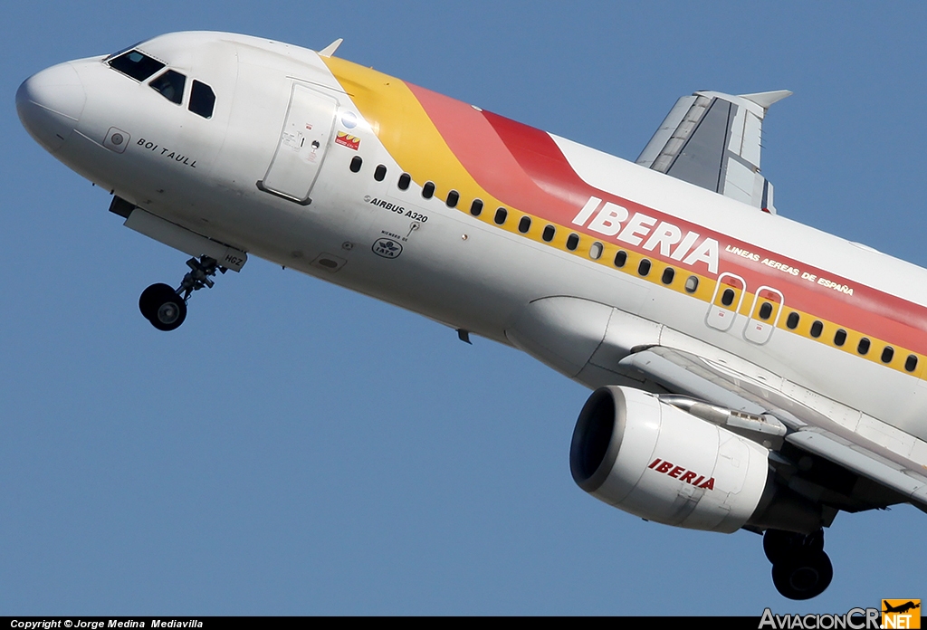 EC-HGZ - Airbus A320-214 - Iberia