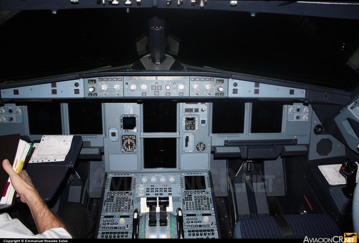 N680TA - Airbus A320-233 - TACA