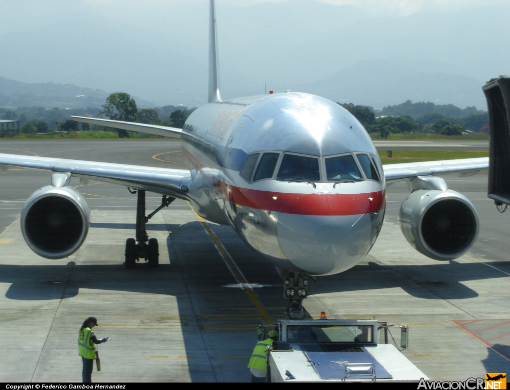  - Boeing 757-223 - American Airlines
