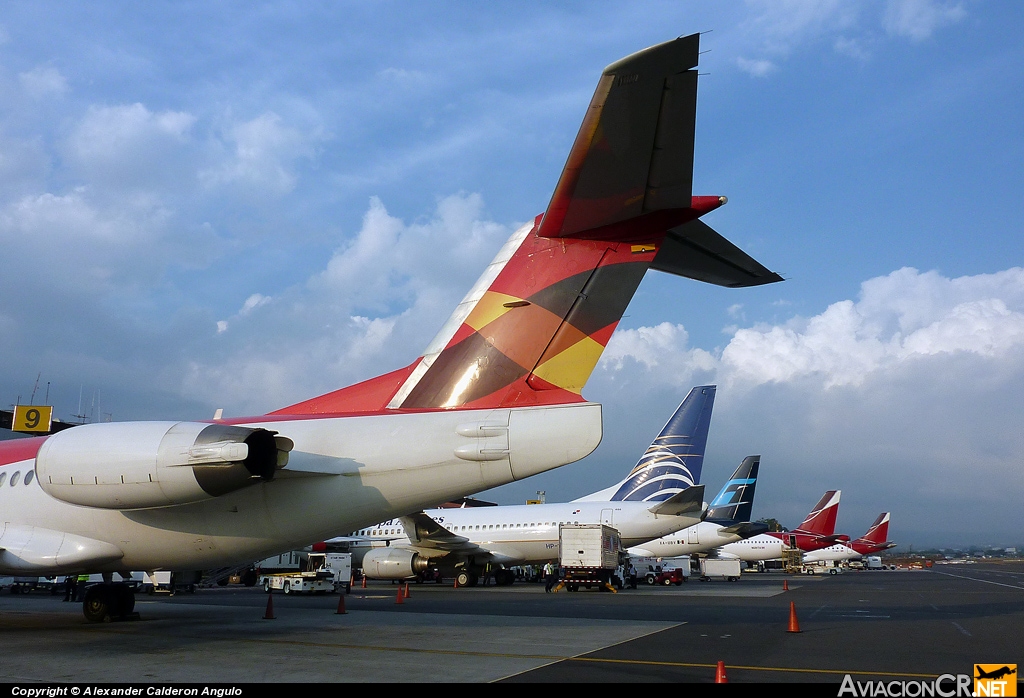 HK-4579 - Fokker 100 - Avianca Colombia